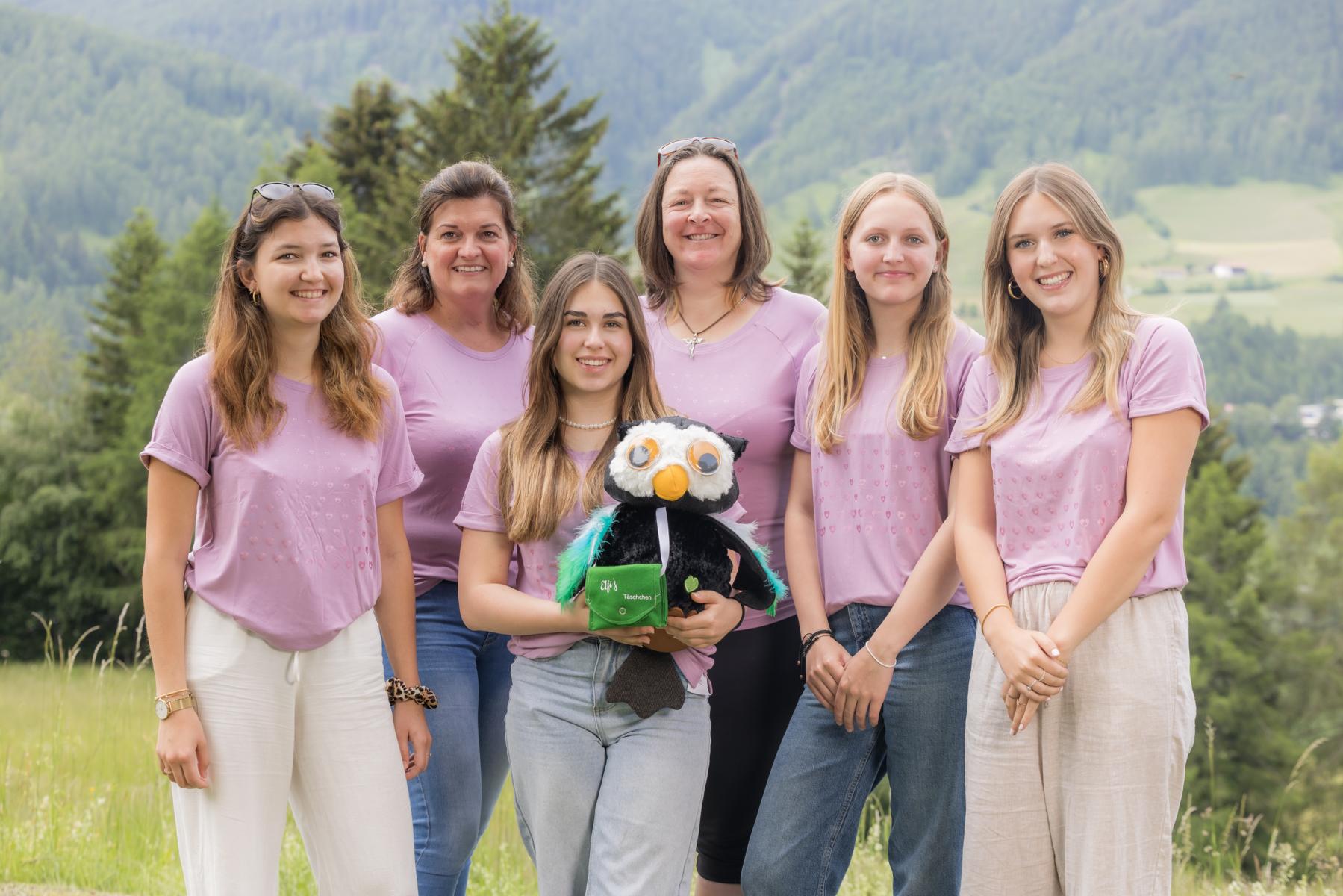 Martina und Gitta mit Team